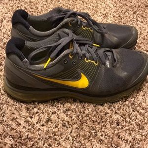 Nike fly wire Airmax. Live strong